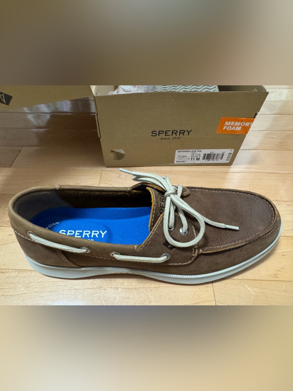 New Never Worn Sperry Defender Brown Leather Boat Shoe with Cream Laces